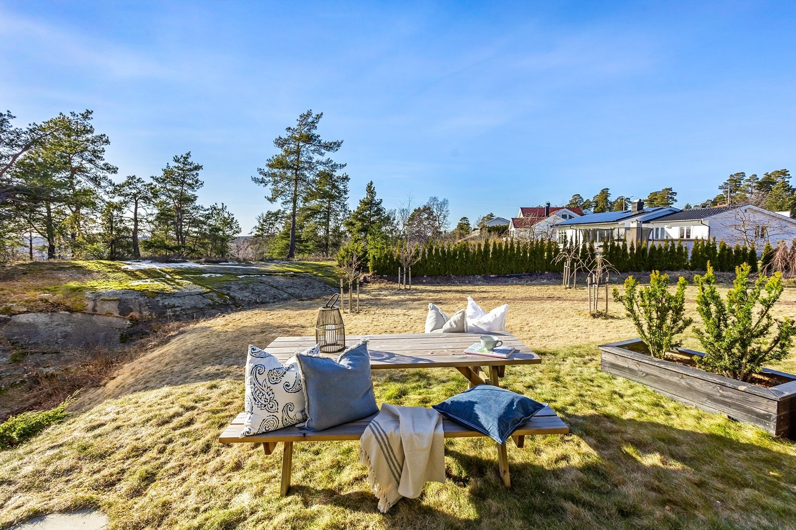 Felles lekeplass på nordsiden av Åsveien 1A til glede for de yngste. Galleribilde