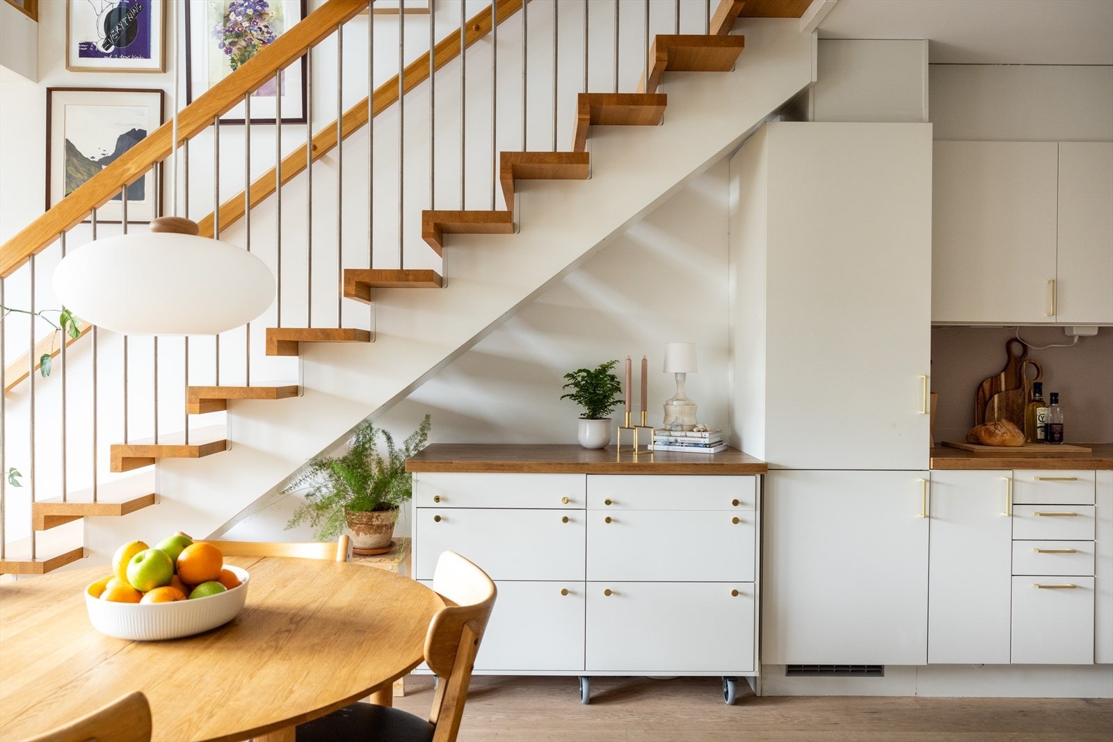 - Kjøkken med åpen løsning mot stuen - Galleribilde