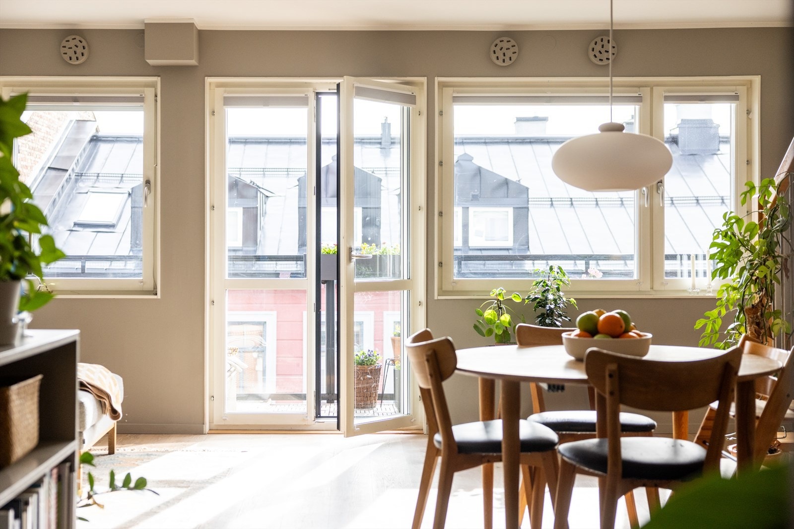 - En lys og innbydende 4(5)-roms toppleilighet over to plan med sentral og attraktiv beliggenhet ved populære Alexander Kiellands plass - Galleribilde