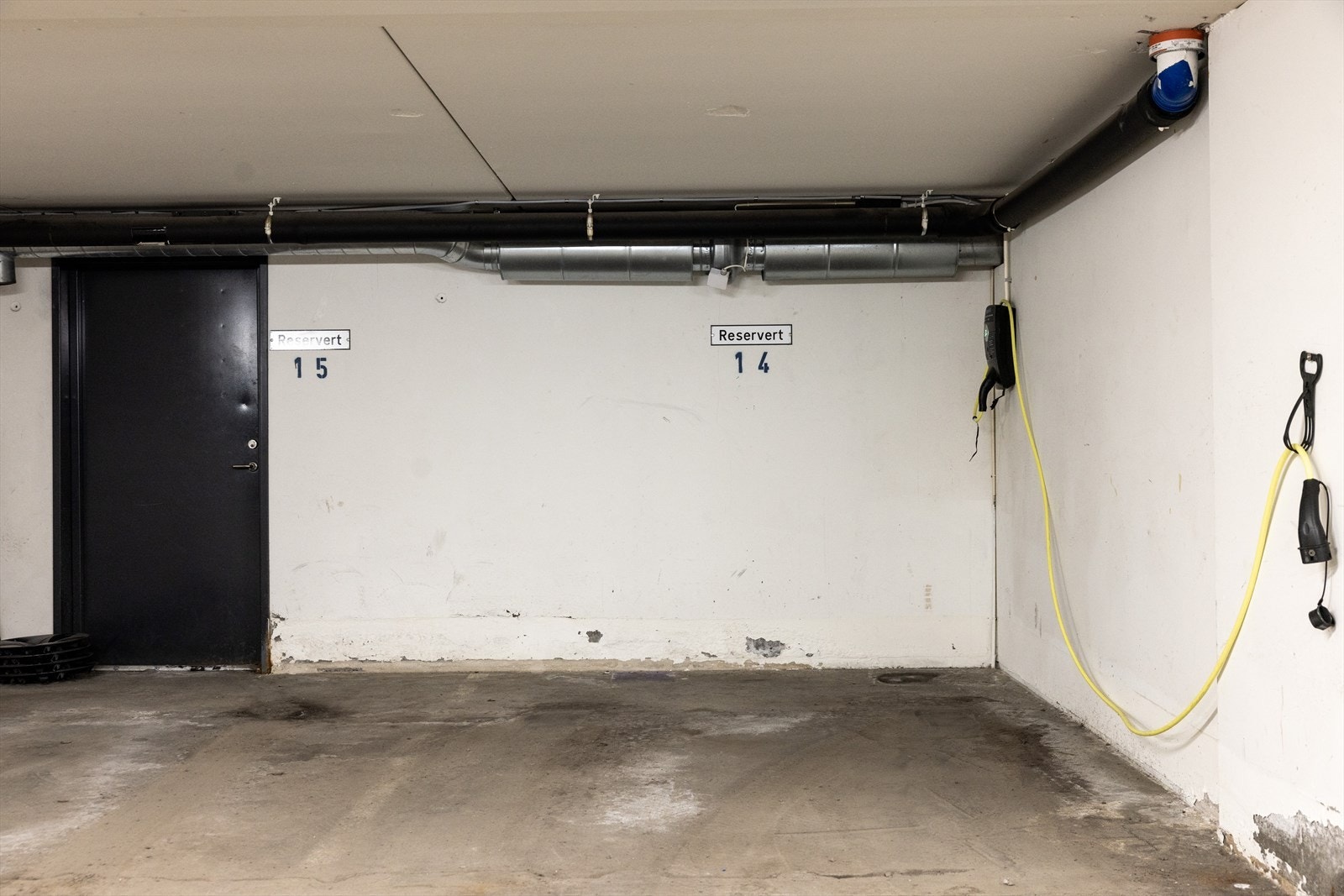 - Med leiligheten følger garasjeplass med elbillader - Galleribilde