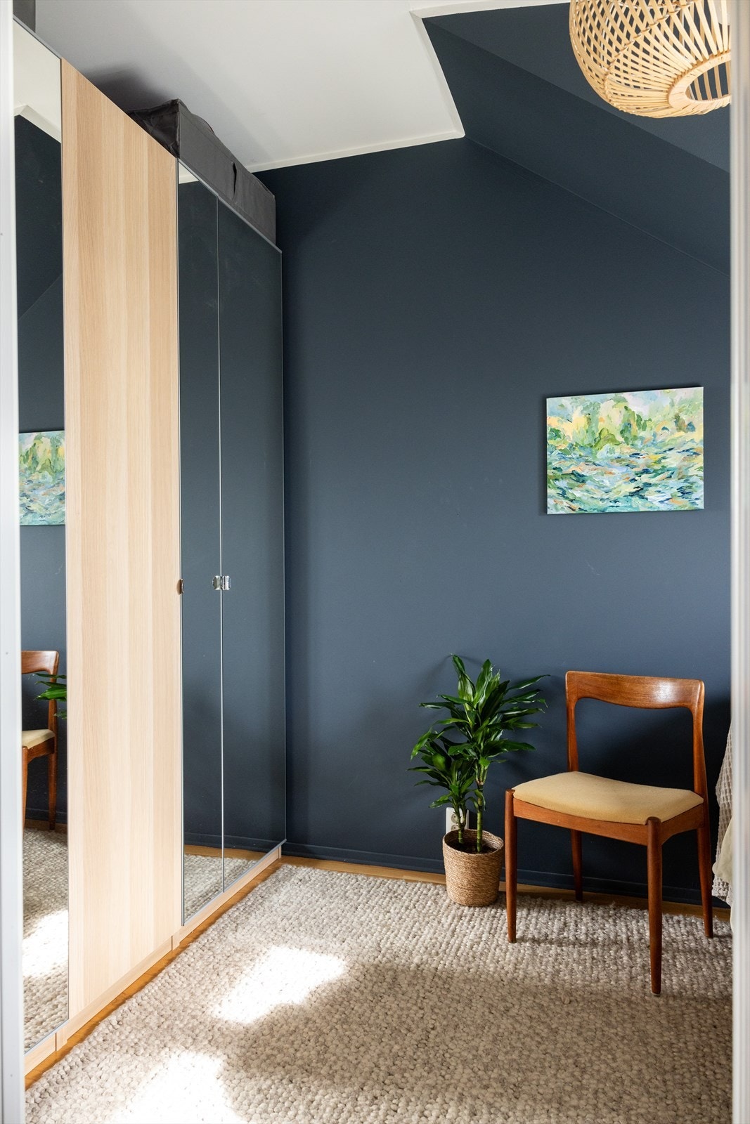 - Godt med oppbevaringsplass i garderobeløsning - Galleribilde