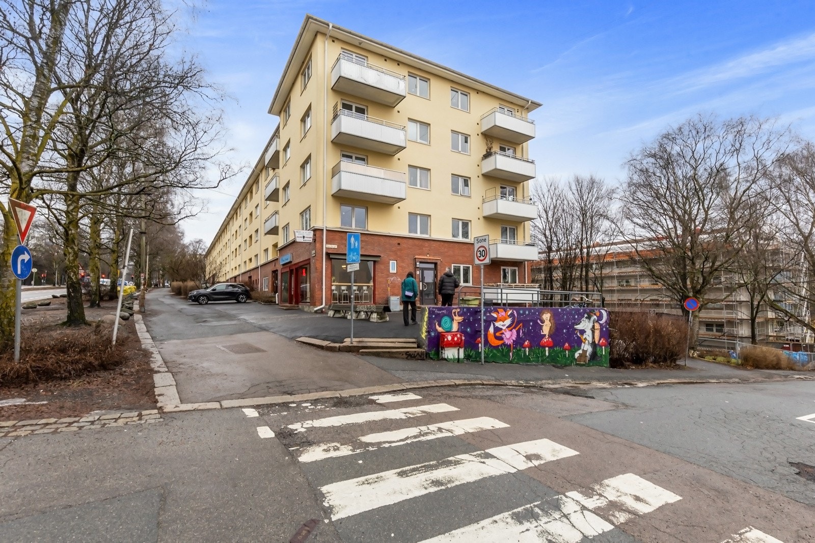 Fasade. Borettslaget består av tilsammen 92 andeler fordelt på ti oppganger, A-K. Galleribilde