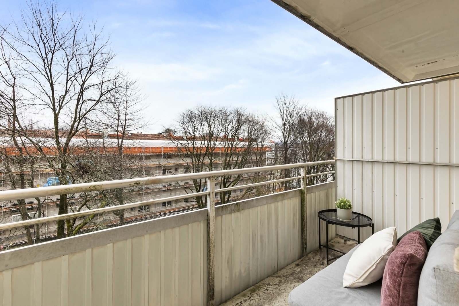 Utgang til sydøstvendt balkong på 5 kvm. Galleribilde