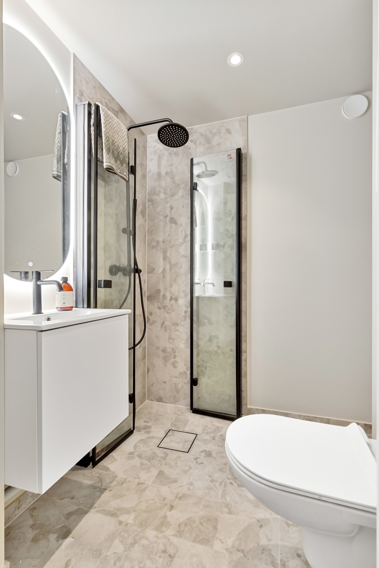 Innbydende og delikat baderom fra 2025. Galleribilde