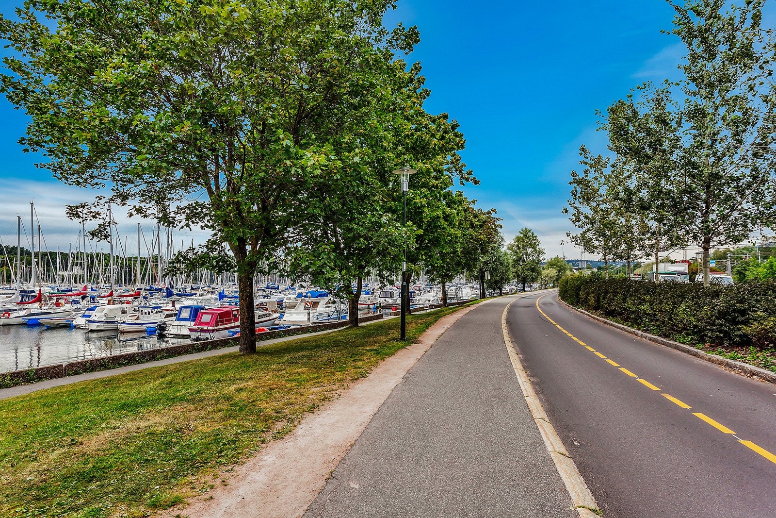 Frognerkilen med båthavn. Her er det også anlagt en flott promenade langs sjøkanten samt gang- og sykkelsti Galleribilde