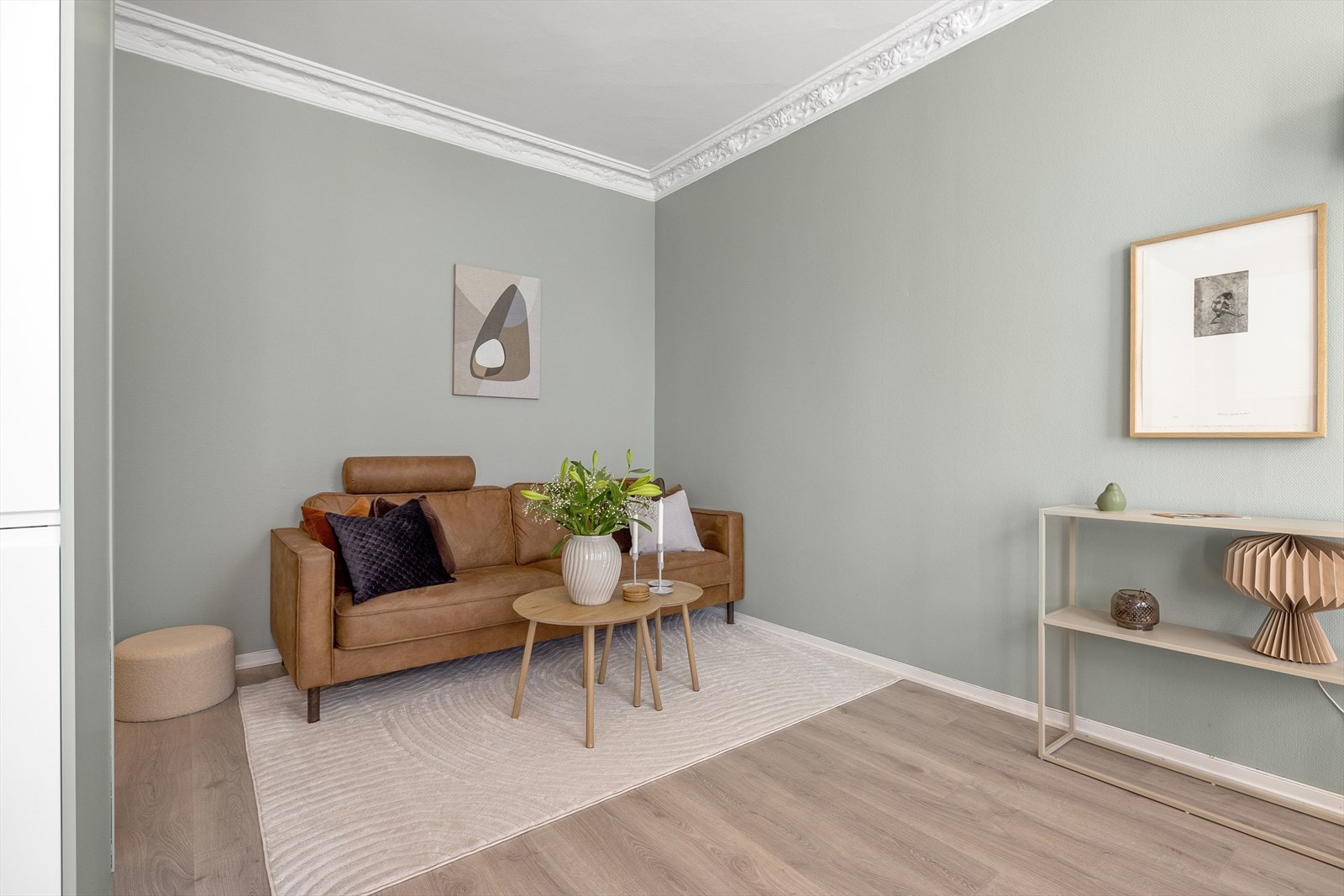 - Leiligheten har en moderne standard som fint kombineres med det klassiske - Galleribilde