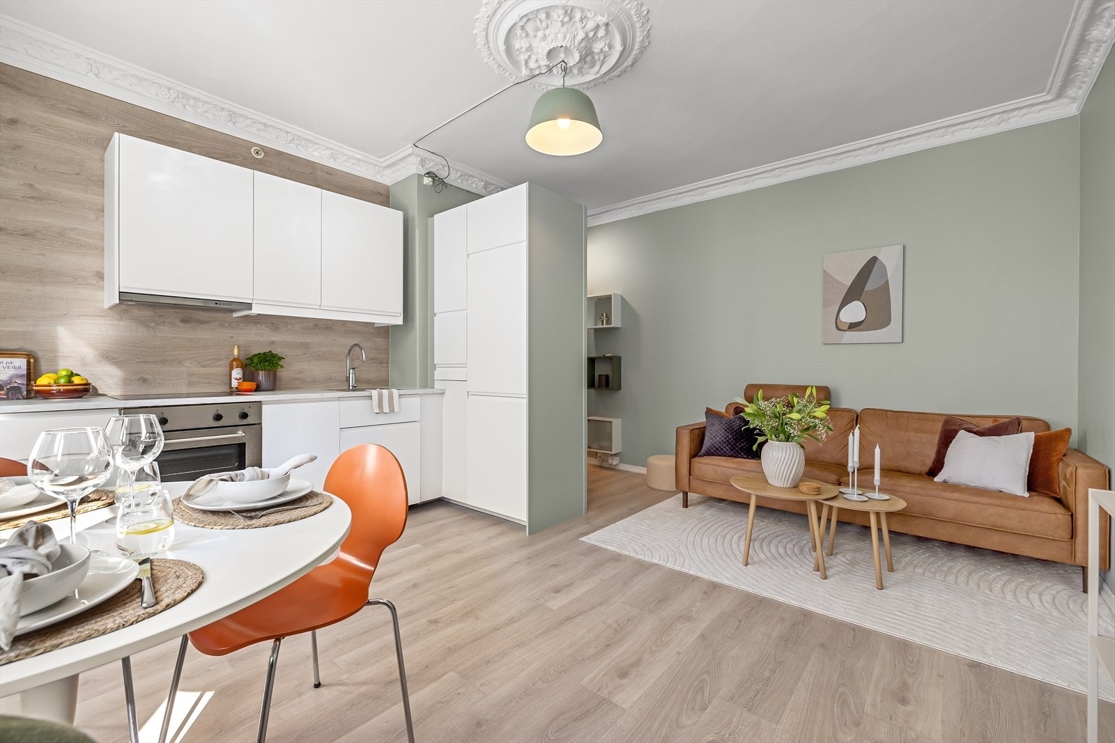 - Velkommen til en lekker og stilsikker leilighet med klassiske detaljer og en supersentral beliggenhet - Galleribilde