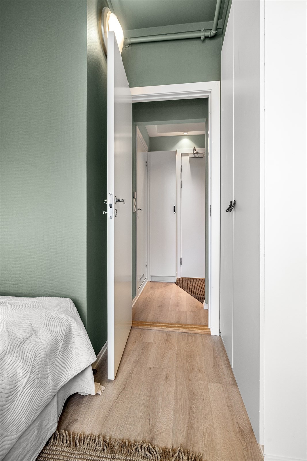 - Det medfølger garderobeskap til soverommet - Galleribilde