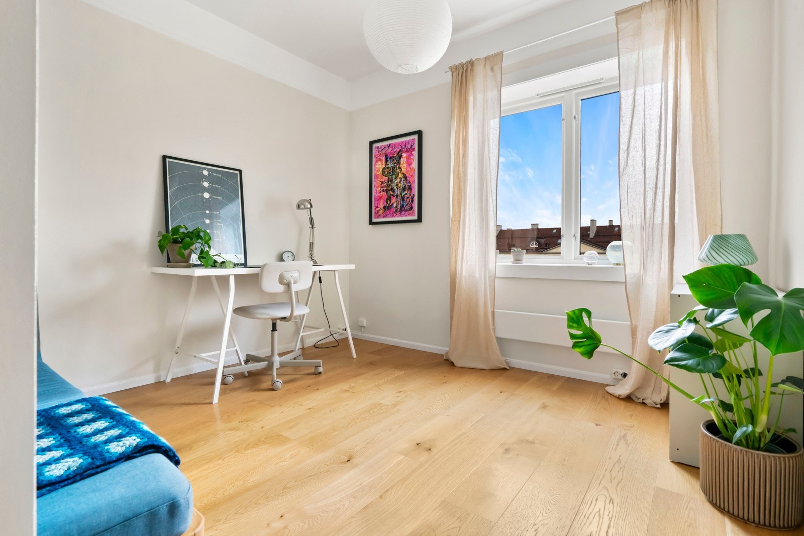 Soverom II vender mot syd-vest og har svært gode solforhold. Galleribilde