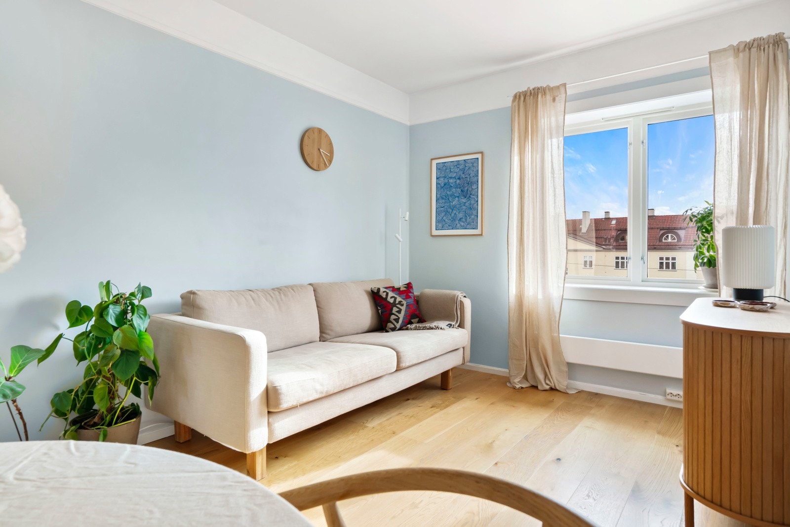 Selgers ord: "Det som fanget oppmerksomheten vår med leiligheten var de eksepsjonelle lysforholdene." Galleribilde