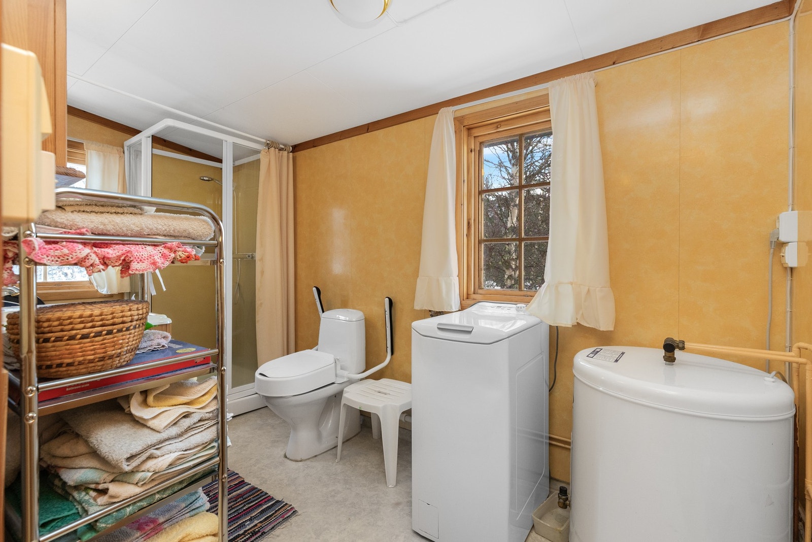 Bad/vaskerom ble etablert i 1999. For å oppnå dagens standard og krav må rommet renoveres Galleribilde