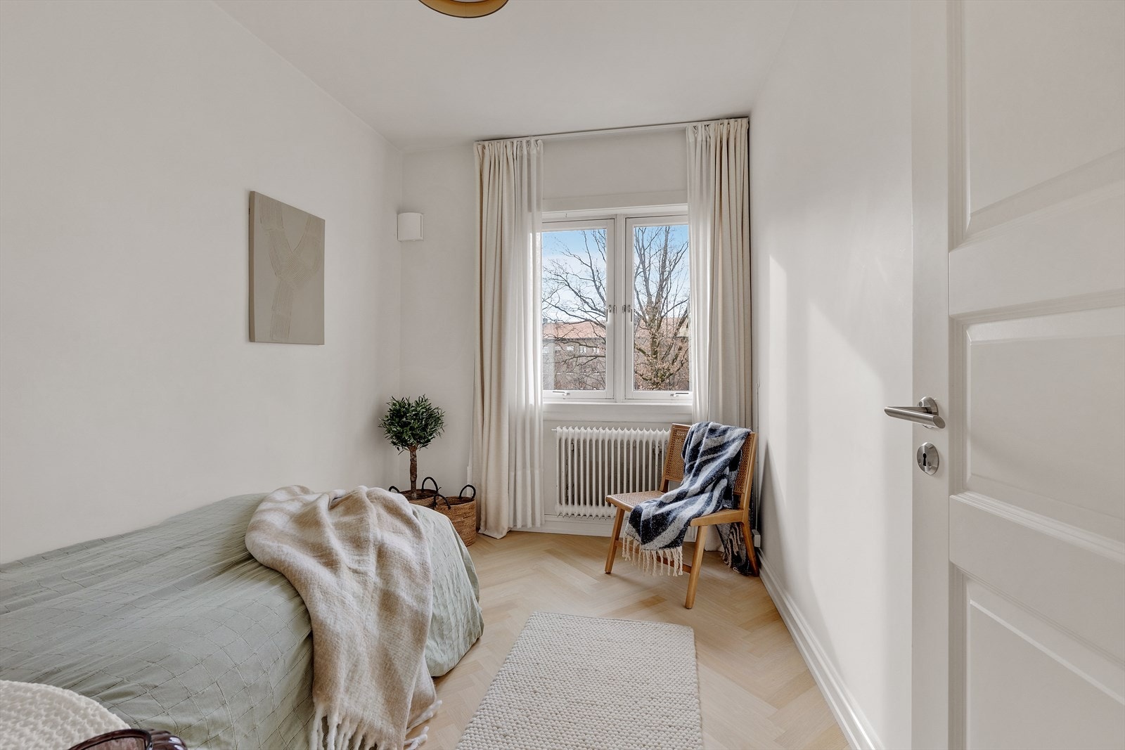 Den gode takhøyde er gjennomgående for leiligheten Galleribilde