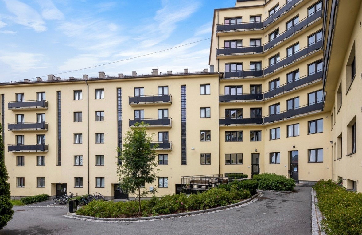 Borettslaget har et flott opparbeidet parkmessig grøntareal som omkranser bebyggelsen Galleribilde