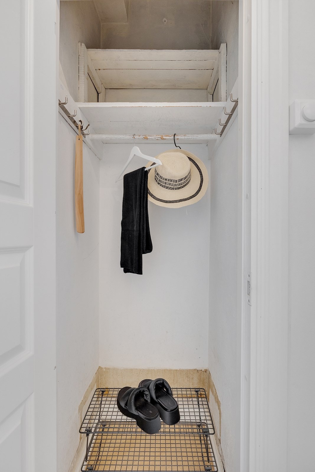 Innvendig kott med praktisk oppbevaringsplass Galleribilde