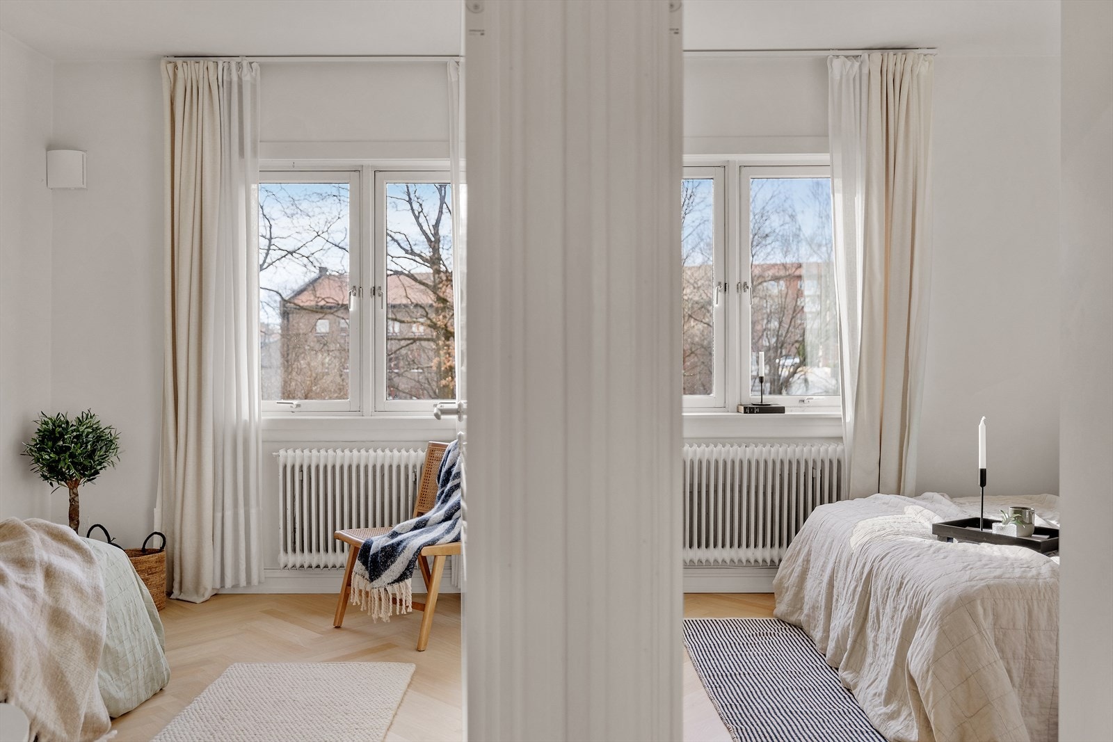 Begge soverommene er vendt mot rolige omgivelser Galleribilde