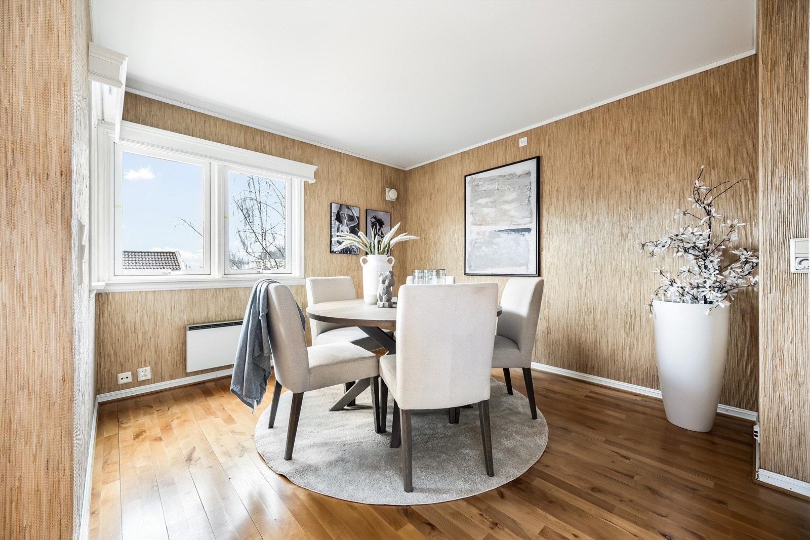 Spisestue i stuen som vender mot Frognerparken. Galleribilde