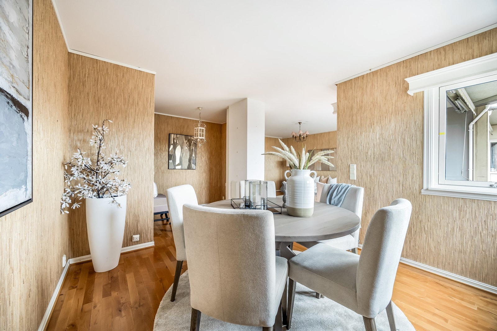 Leiligheten er velholdt og med moderniseringsbehov. Galleribilde