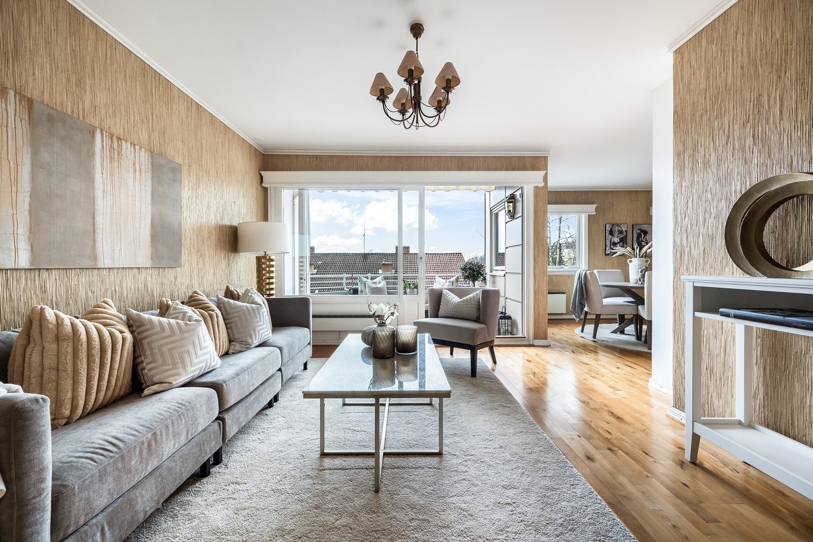 Velkommen til Sørkedalsveien 26 B prensentert av Anne Aartun i Krogsveen. Galleribilde