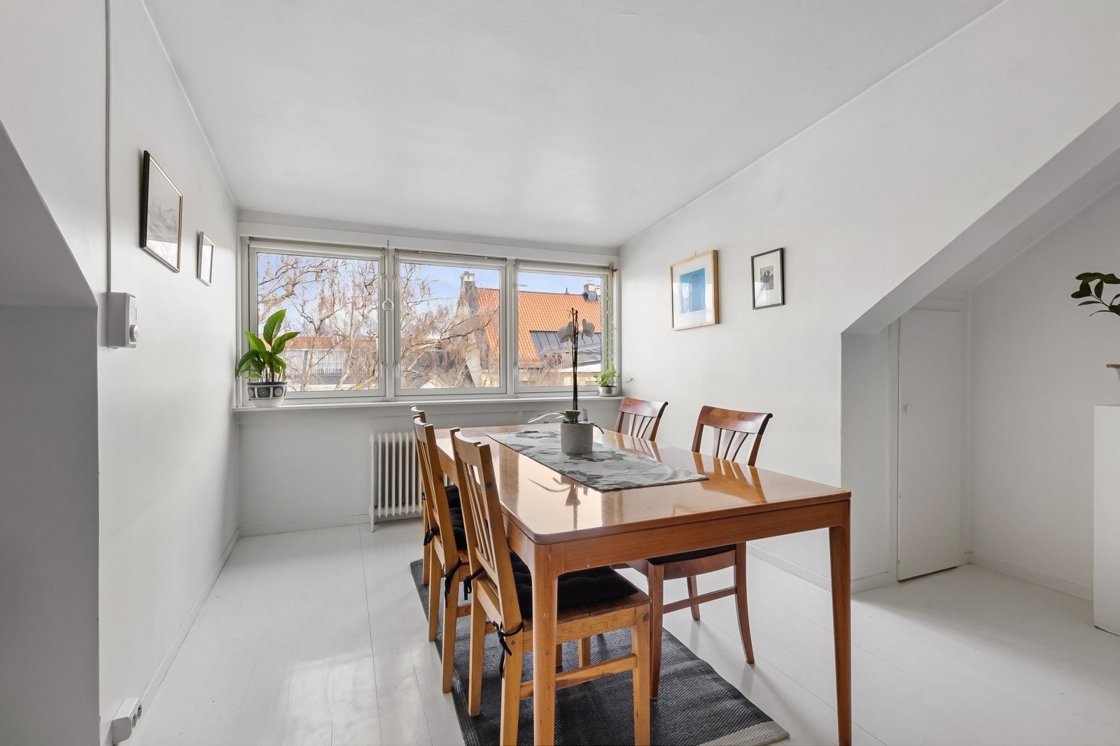 Stuen oppleves som lys og romslig Galleribilde