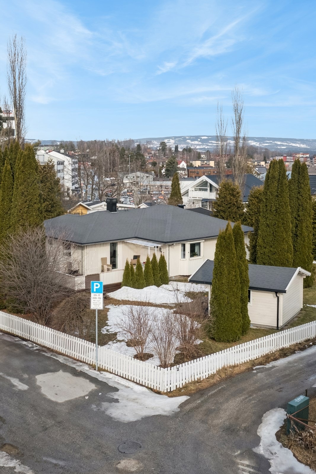 Boligen har alt du trenger i nærheten, kort veg til barnehager, skoler, matbutikk, kollektivtransport og sentrum. Galleribilde