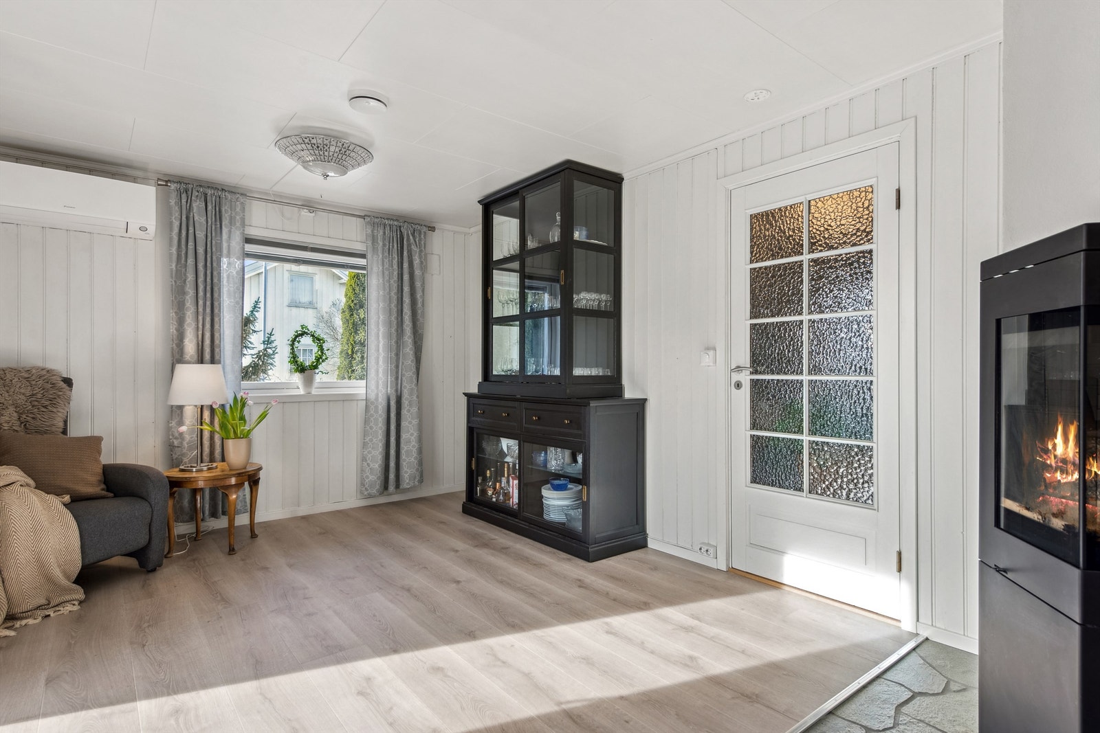 Koselig peisovn som gir stemning og varme. Galleribilde