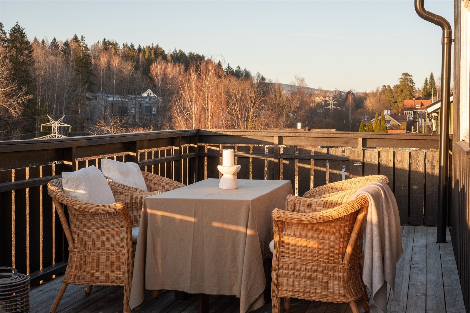 Her er det god plass til flere sittegruppe og grill Galleribilde