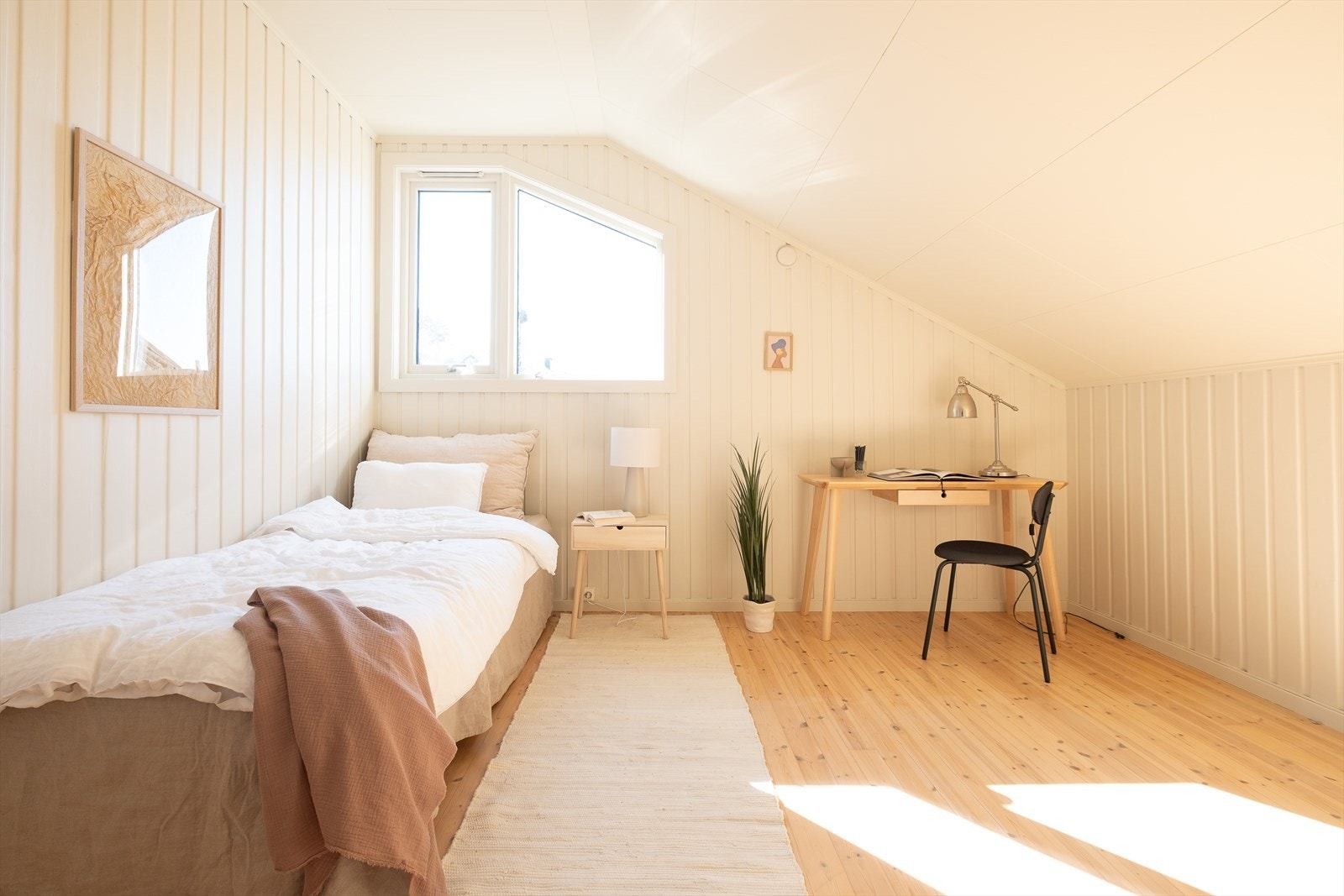 Soverommene er malt i delikate og lune fager Galleribilde