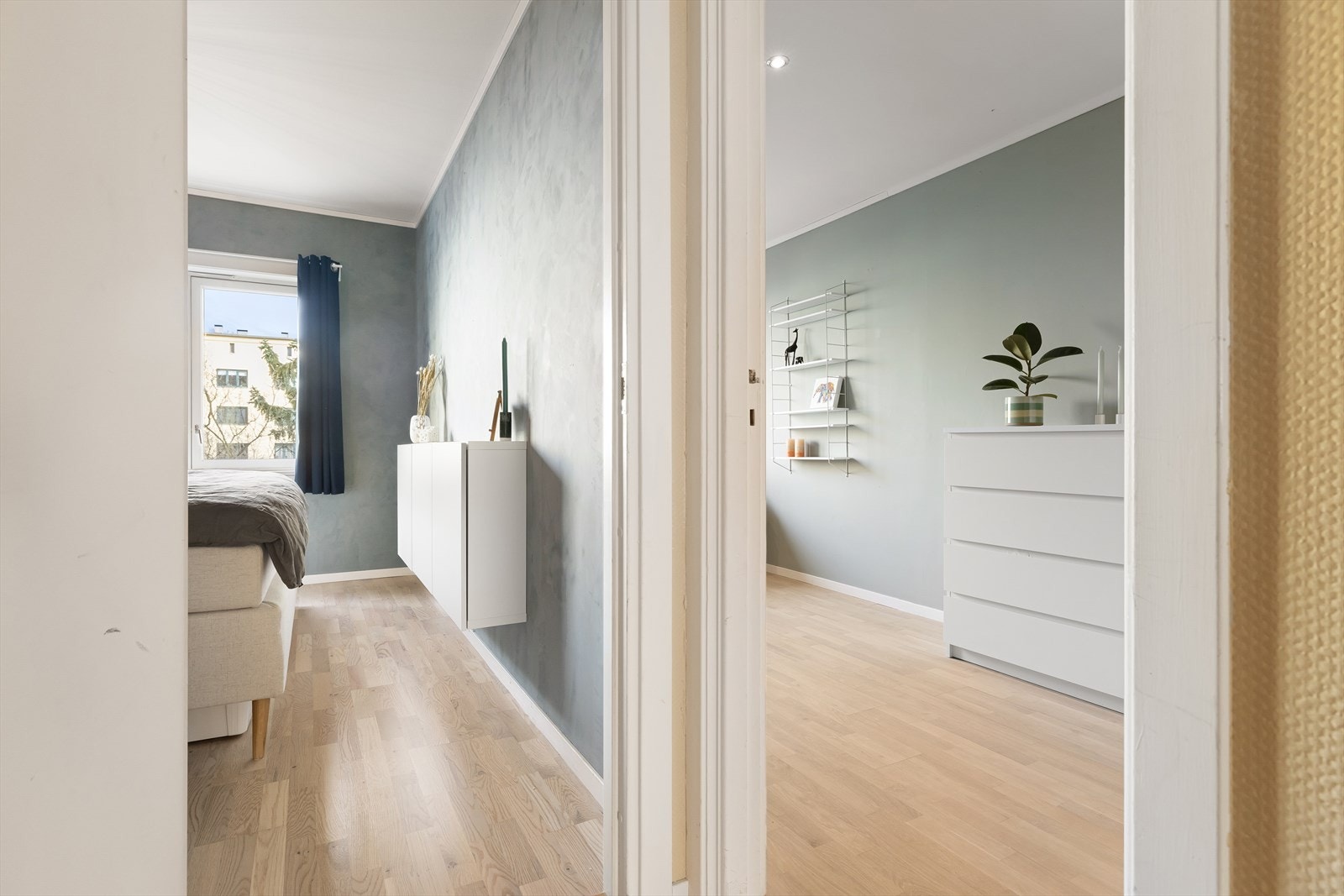 Begge soverommene vender mot indre gårdsrom. Galleribilde