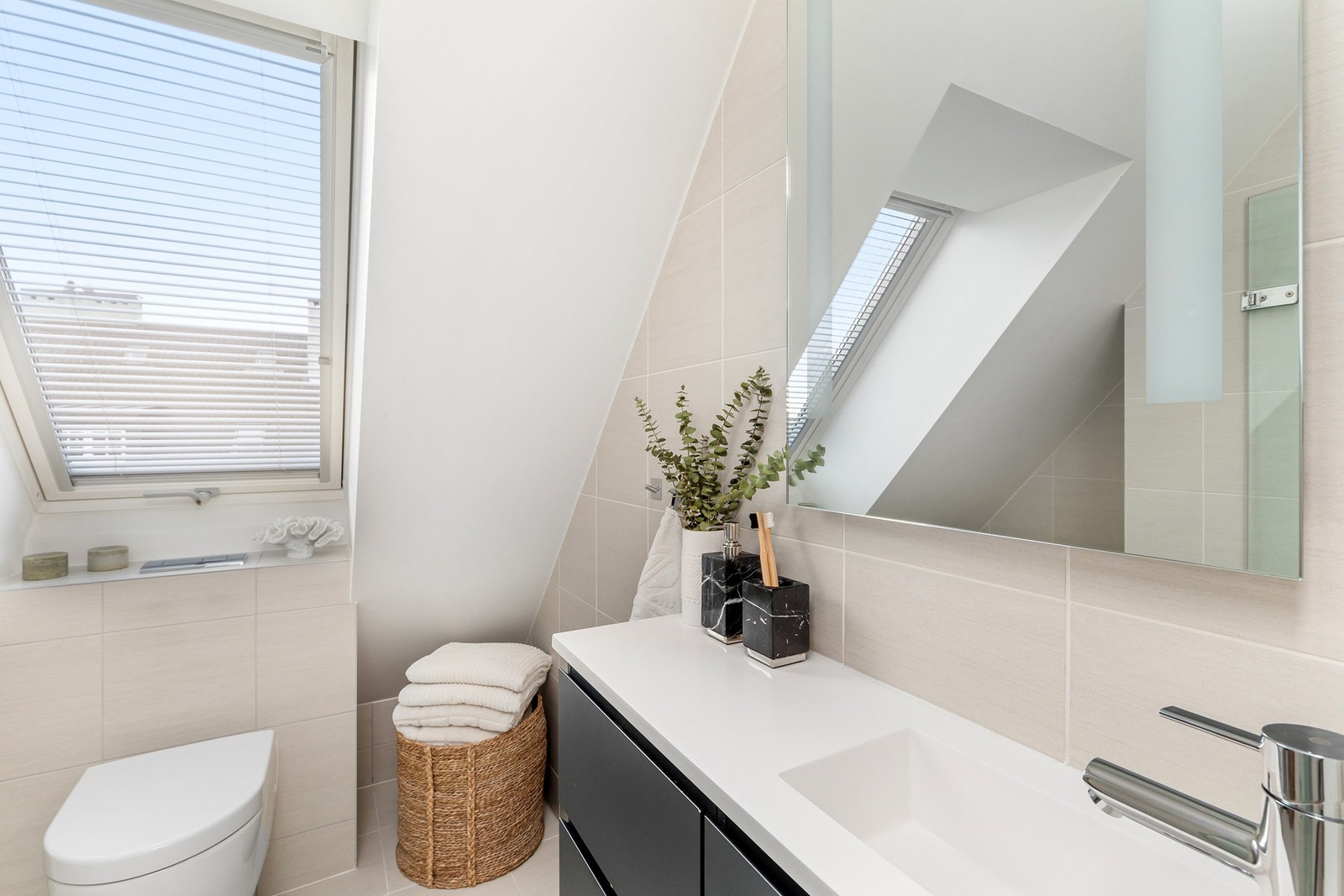 Baderommet ble i likhet med leiligheten oppført og etablert i 2014, arbeid utført i regi av Bonum Bygg AS. Galleribilde