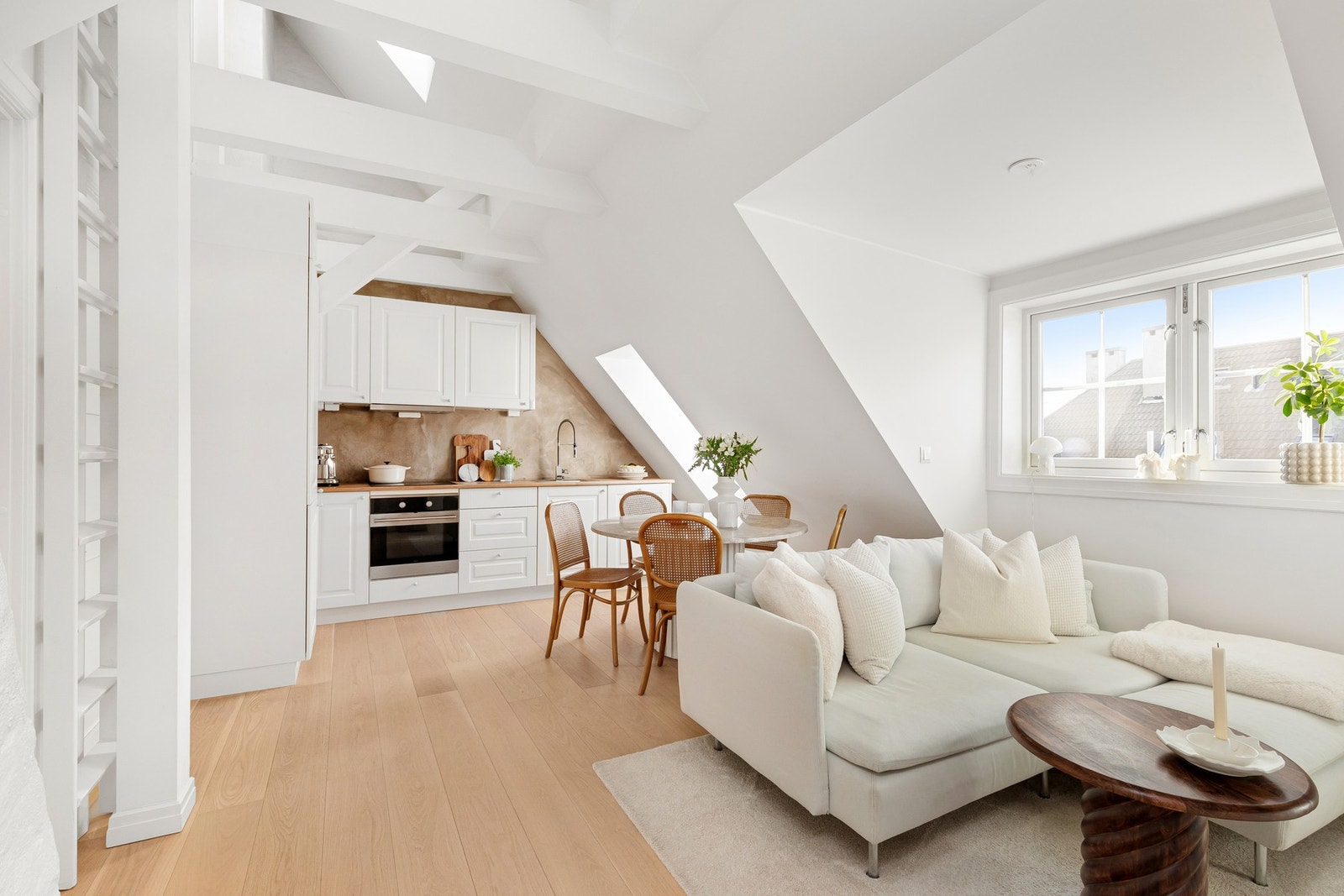 Rålekker 3-roms loftsleilighet med 68 m² gulvareal, beliggende i vakker arkitekttegnet bygård! Galleribilde