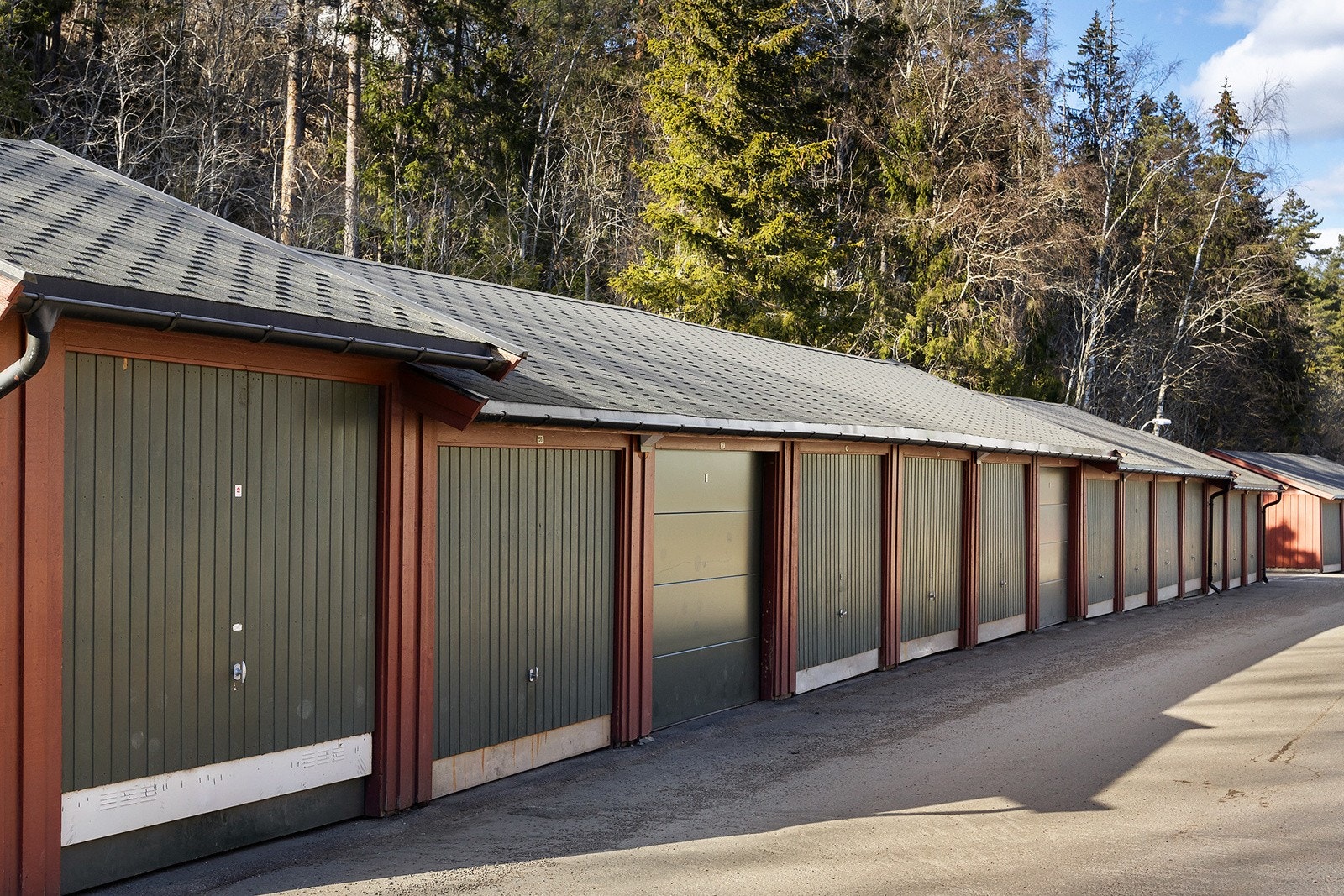 Boligen disponerer garasje i felles garasjerekke. Galleribilde