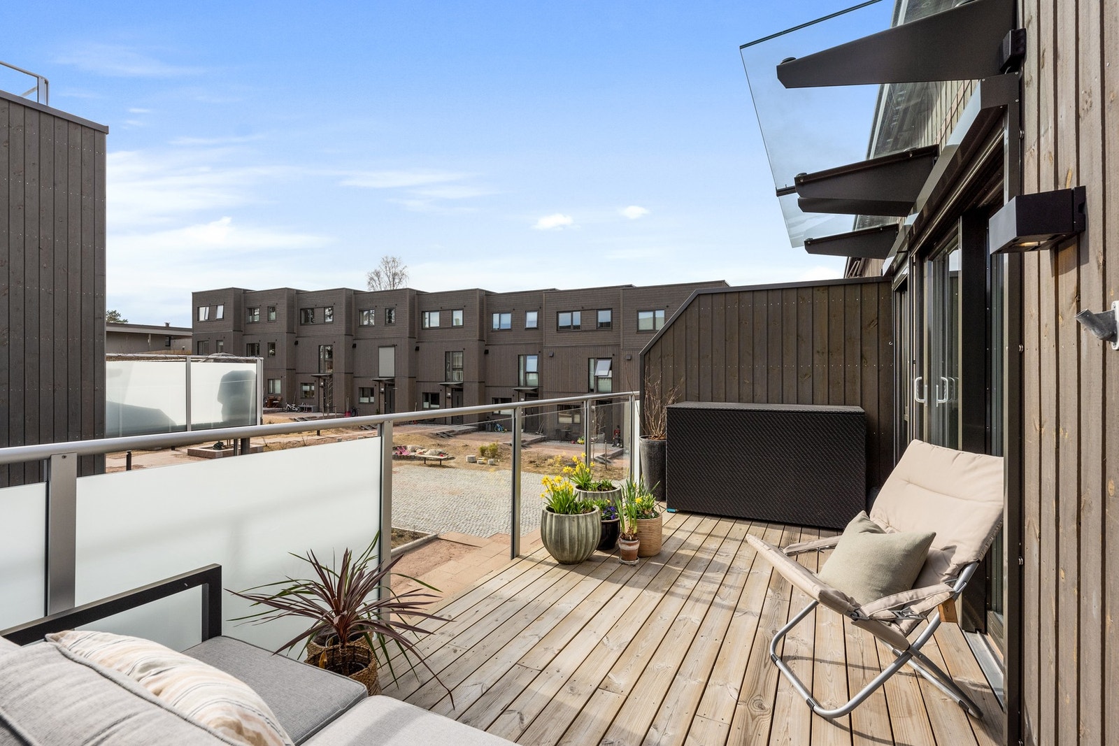 Balkong med fine solforhold, markise og screens Galleribilde