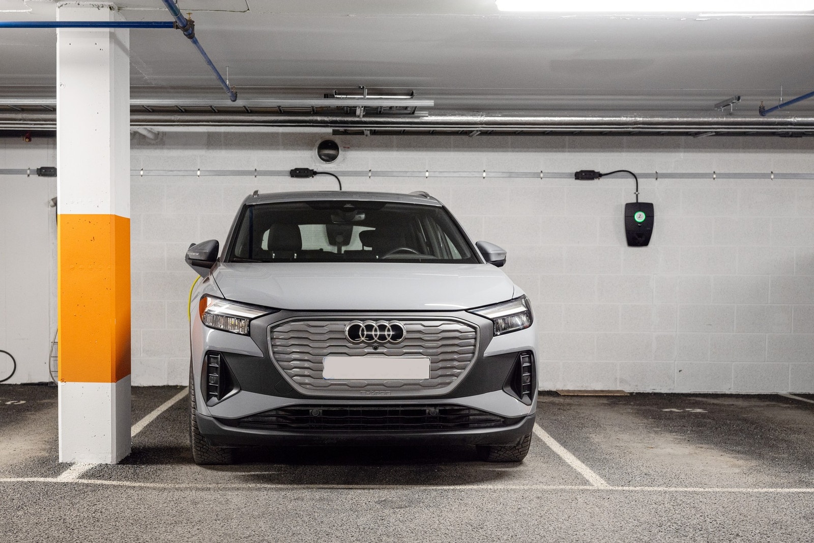 Det medfølger garasjeplass i garasjekjeller med Elbil-lader Galleribilde