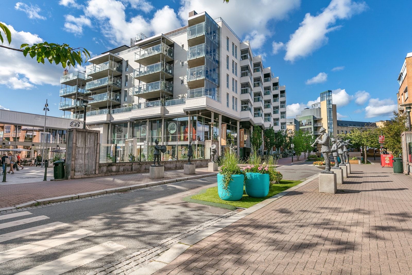 10 minutters gange til Bekkestua sentrum med godt servicetilbud Galleribilde