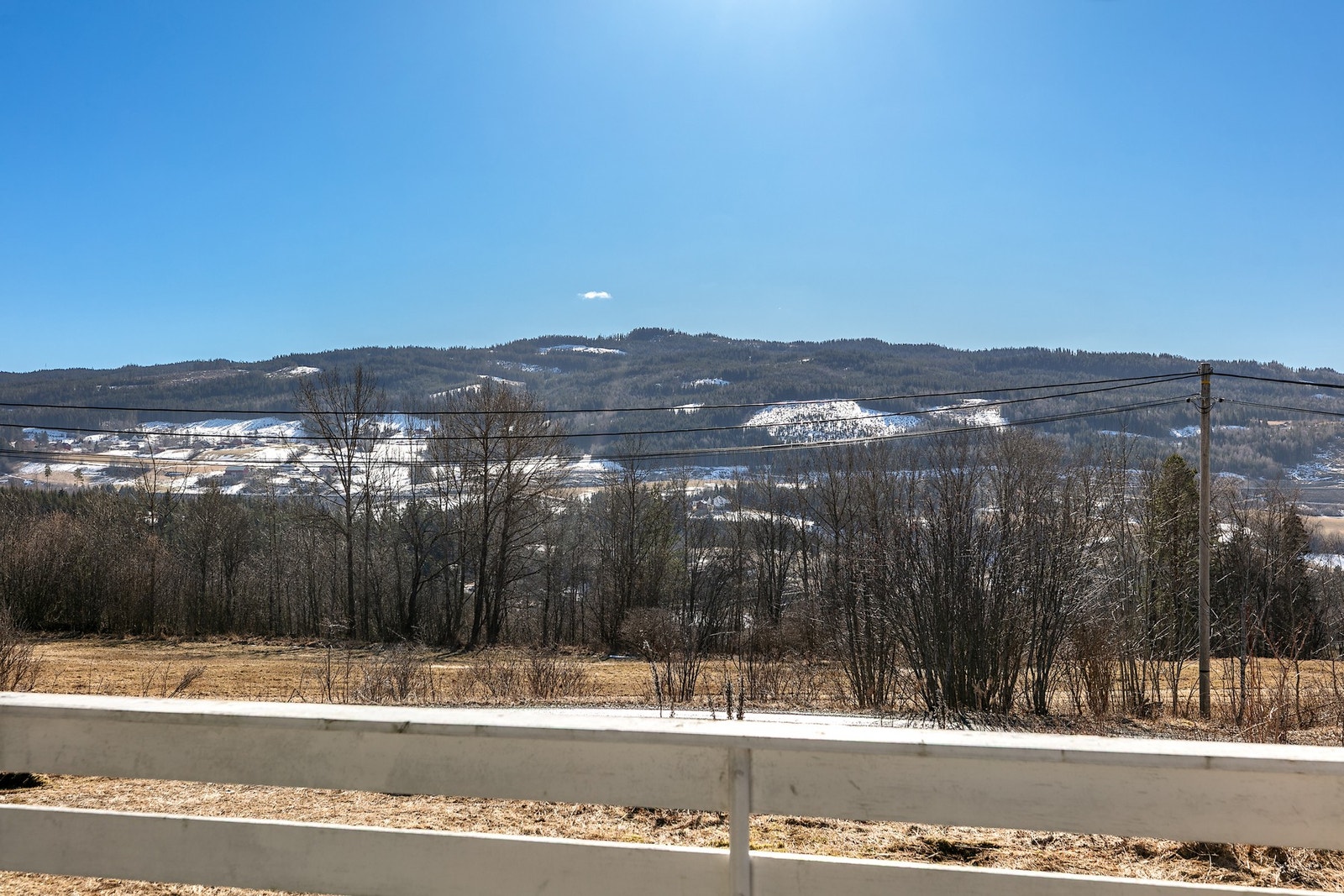 Den naturskjønne plasseringen gir alt du trenger for en idyllisk hyttelivsstil. Galleribilde