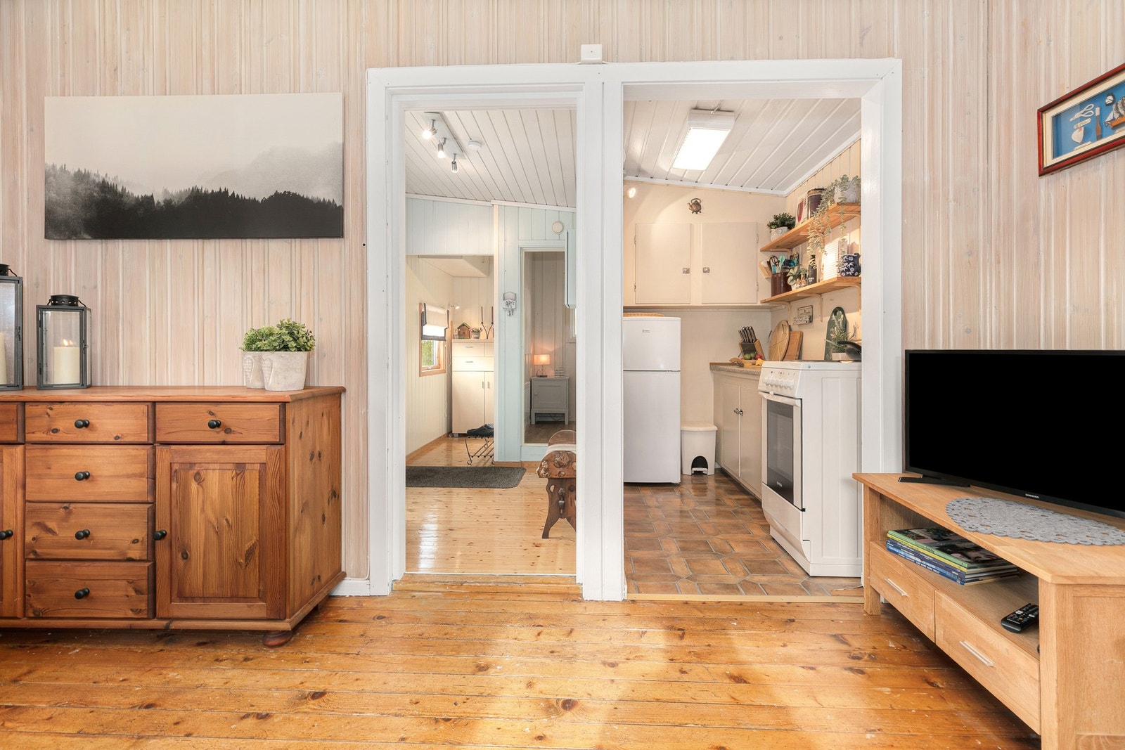 Åpent og oversiktlig kjøkken med god arbeidsplass. Galleribilde