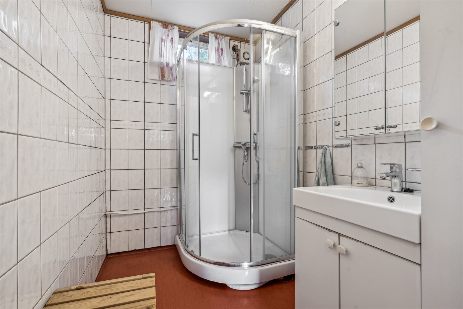 Lyst baderom på ca. 4 kvm. Galleribilde