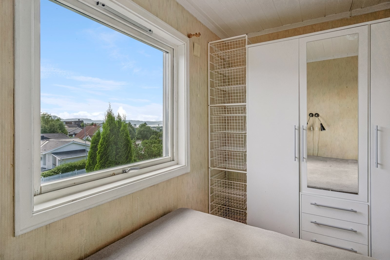 Stor vindusflate som gir mye lysinnslipp. Galleribilde