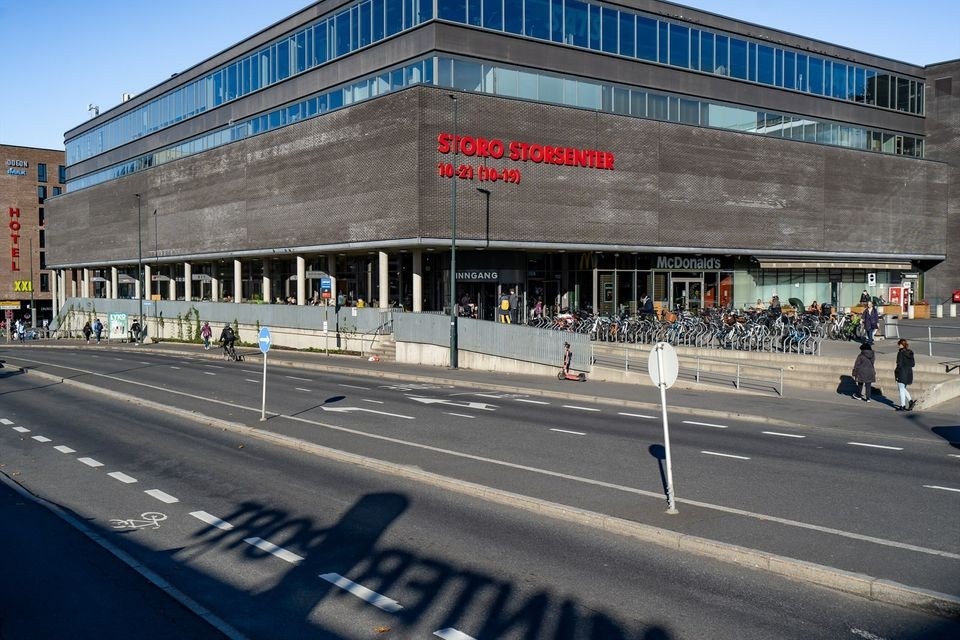 Det er gangavstand til Storo Storsenter, Oslos største handlesenter med over 130 butikker, spisesteder og servicetilbud Galleribilde