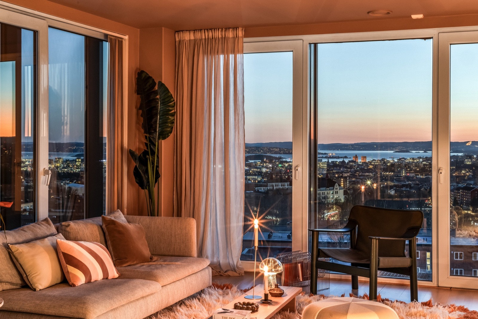 Leiligheten ligger høyt og fritt i 8. etasje. Galleribilde