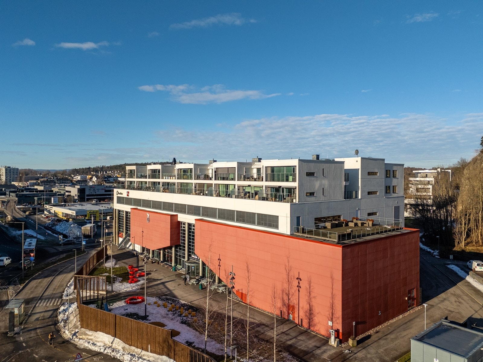 Fra garasjeanlegget tar du heisen rett opp til leiligheten i 5. etasje! Galleribilde