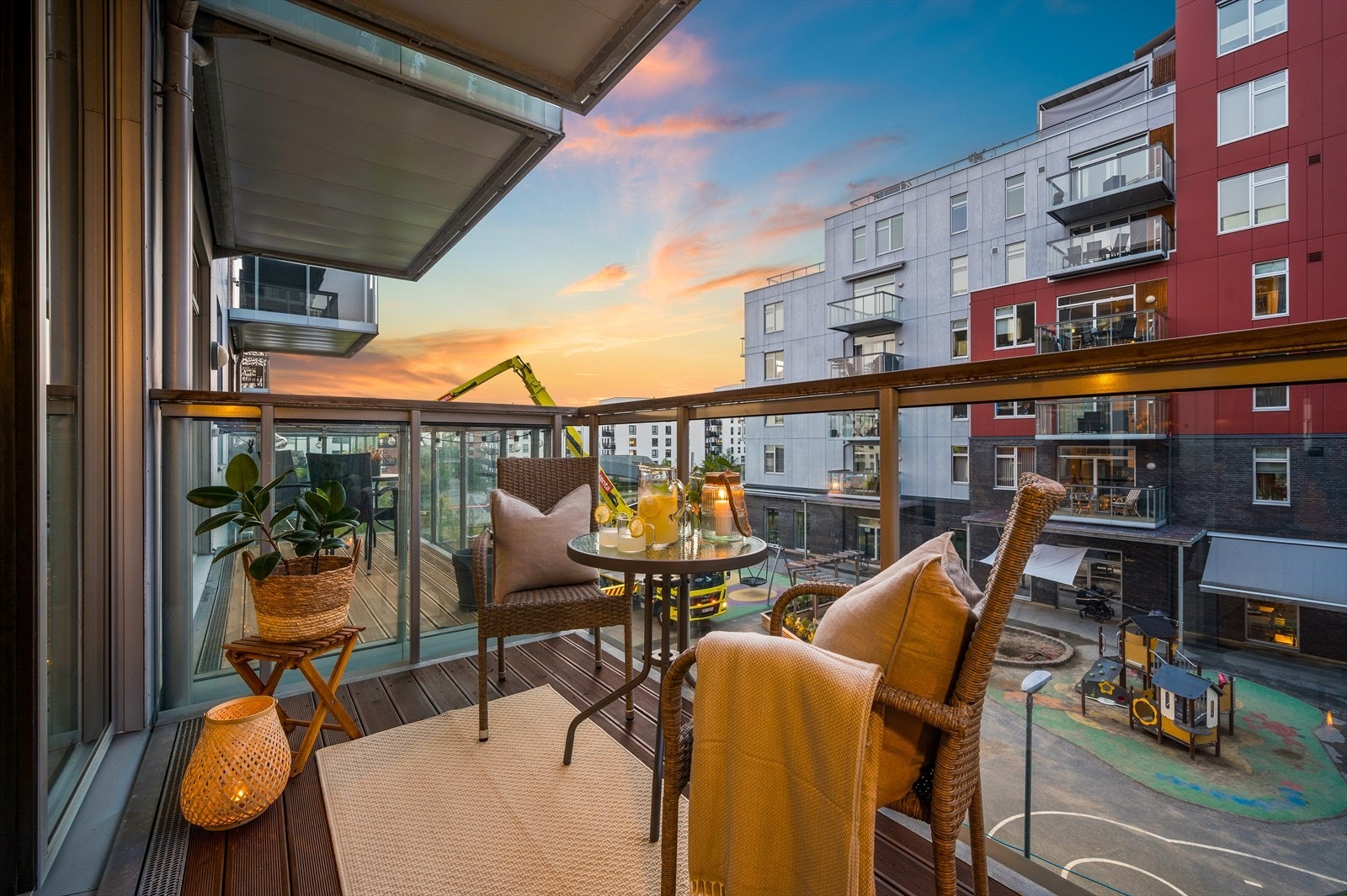 Her kan du nyte et trivelig uterom og solnedgangen. Galleribilde