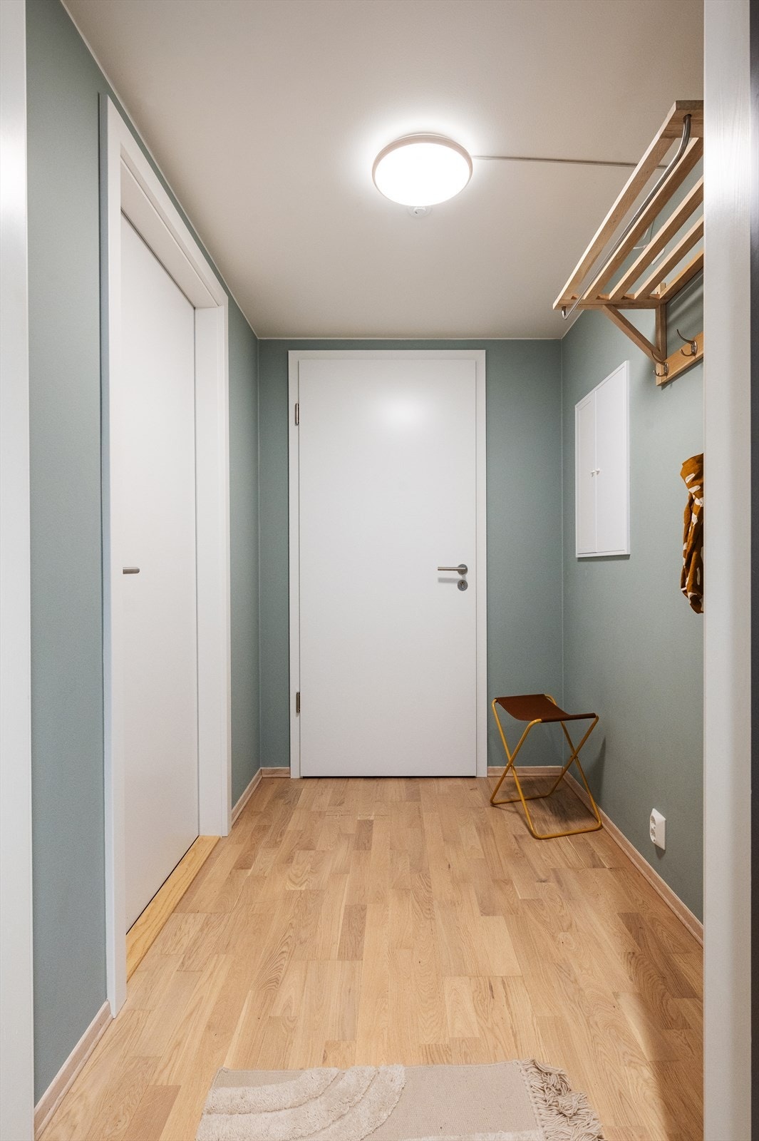 Felles entré som gir adkomst til både hoveddelen og hybelen. Galleribilde