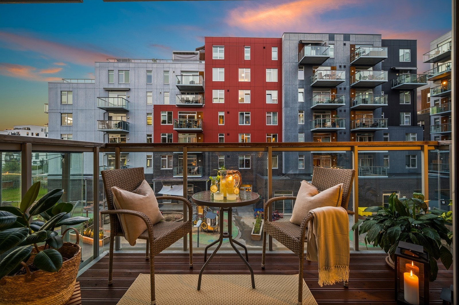 Dette er en virkelig flott leilighet med romslige balkonger tilhørende både hoveddel og hybel. Galleribilde