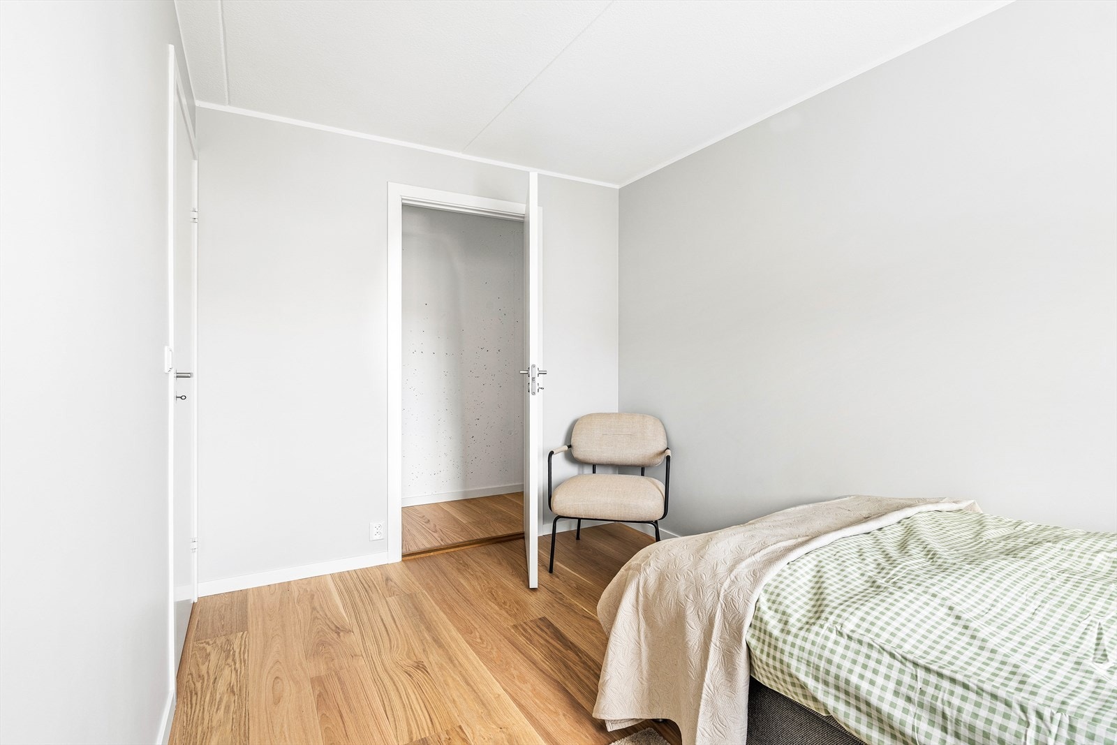 Hovedsoverommet har egen innvendig bod/walk-in Galleribilde