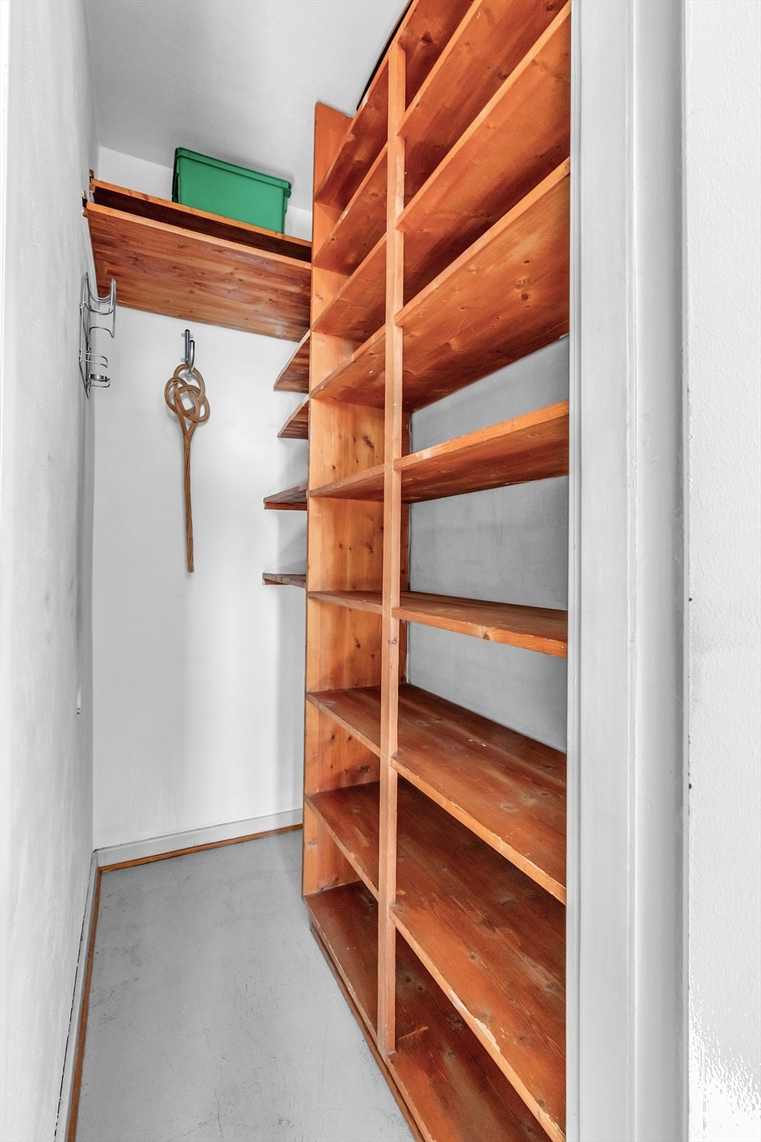 Praktisk innvendig bod for ekstra oppbevaringsplass. Galleribilde