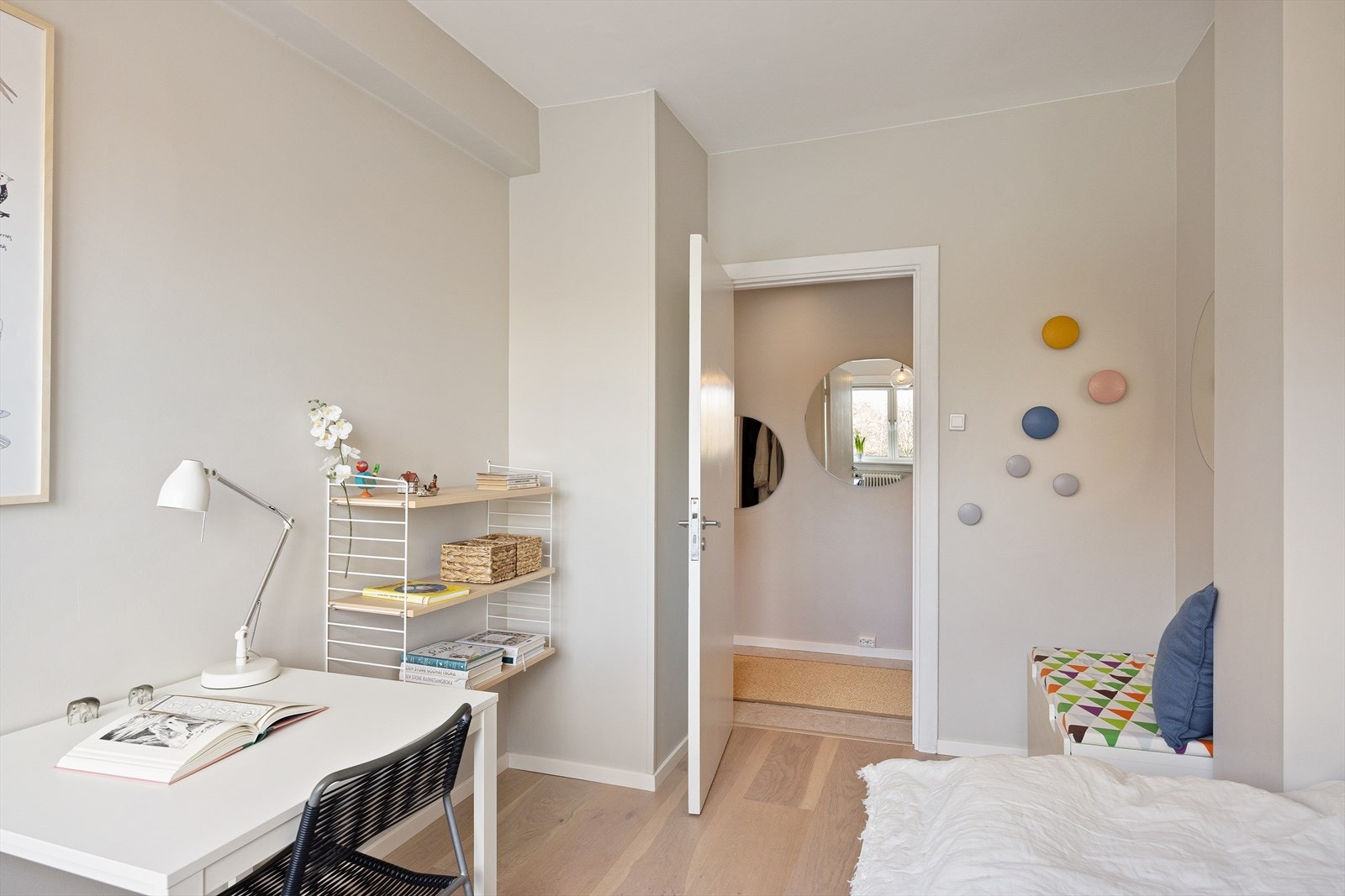 Soverommet vender mot rolige fellesarealer. Galleribilde