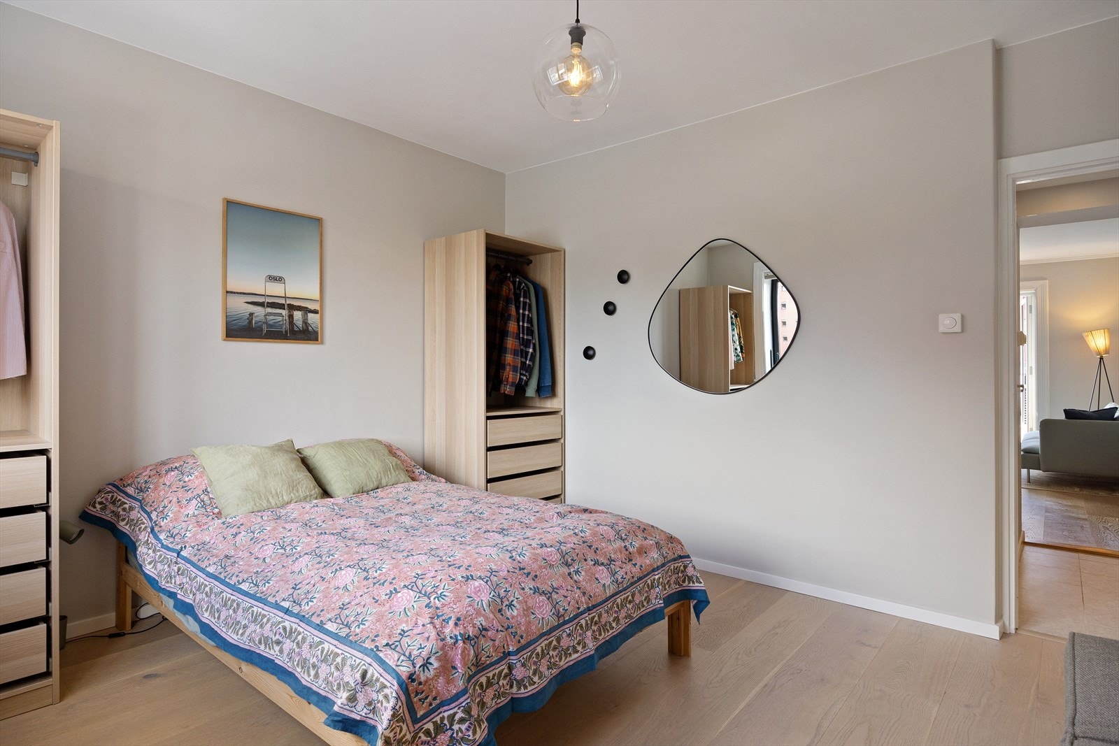 Soverommet er vendt mot rolige fellesområder, som skaper en behagelig atmosfære. Galleribilde