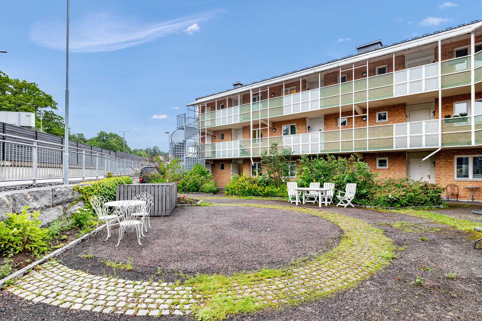 Det er pent opparbeidede fellesarealer i indre gårdsrom. Galleribilde