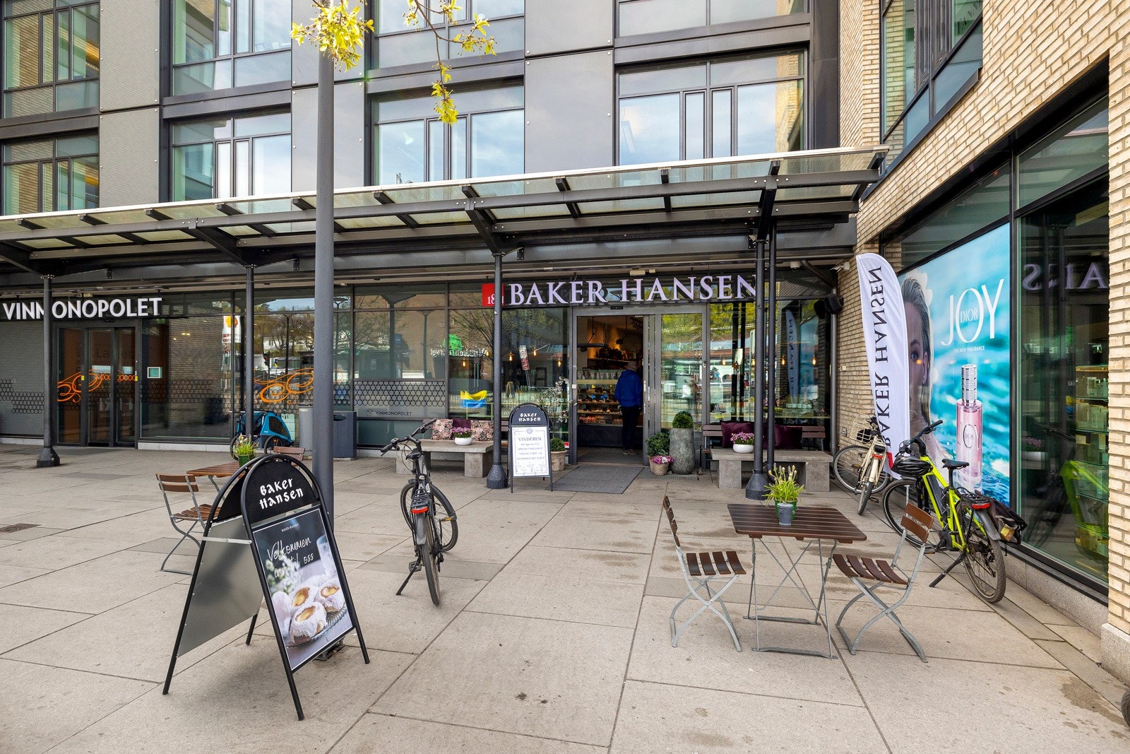 Det tar under 5 minutter å gå fra leiligheten til Baker Hansen. Galleribilde